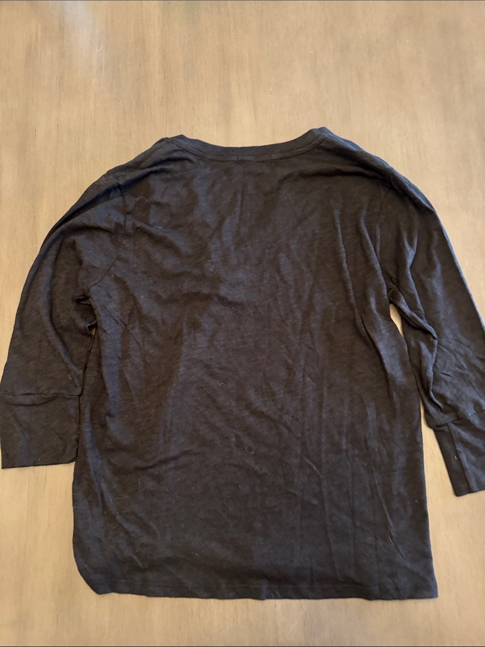 Women’s Black V-Neck Button-Trim Long Sleeve Tee - Picture 3 of 3